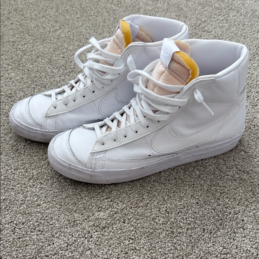 Women’s Nike Blazer Mid 77